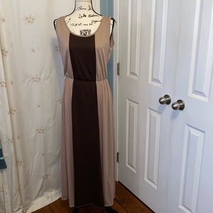 Cute sleeveless maxi dress